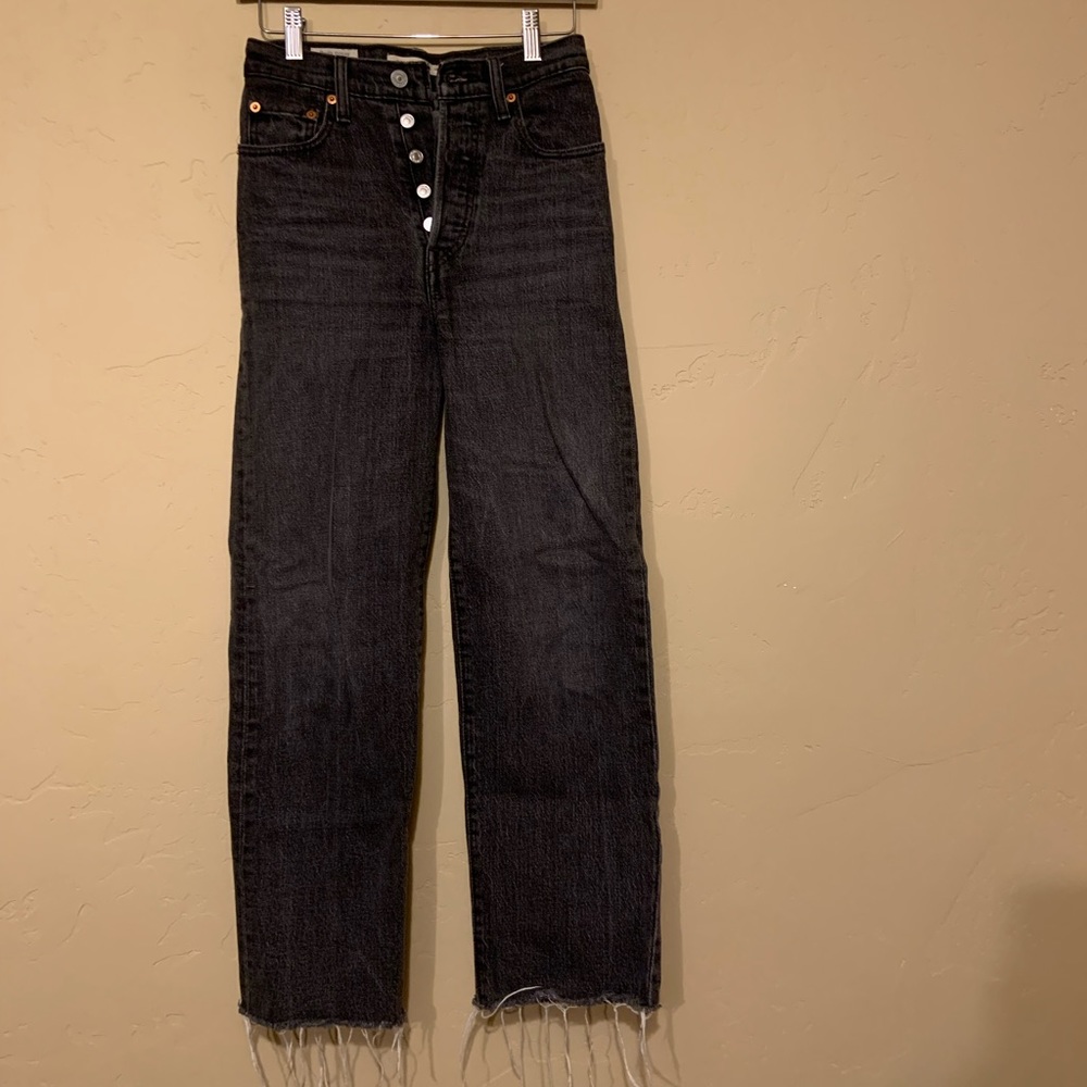 Size 24 Levi’s Ribcage Straight Jeans